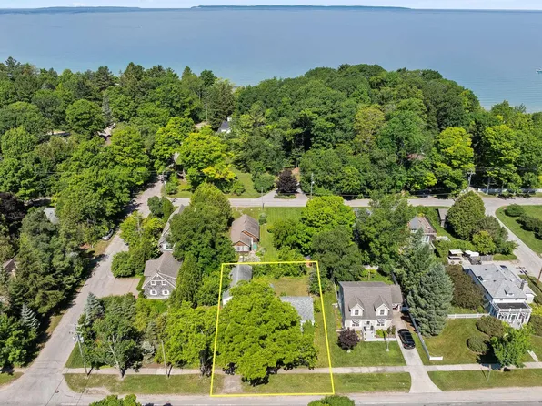 408 S Main St, Leland, MI 49654