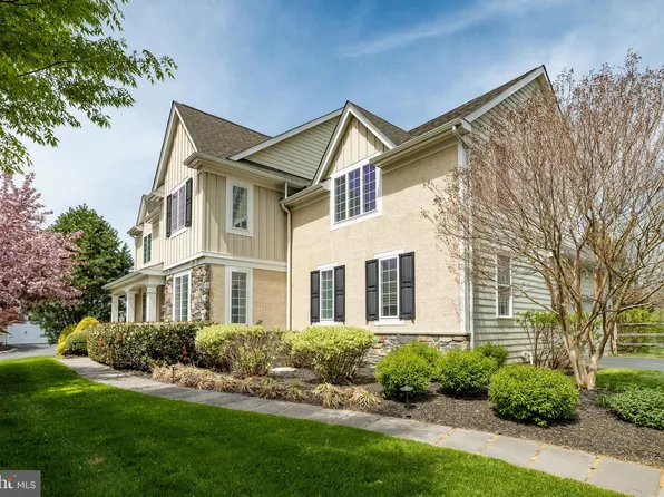 8 Fallbrook Ln, Glen Mills, PA 19342