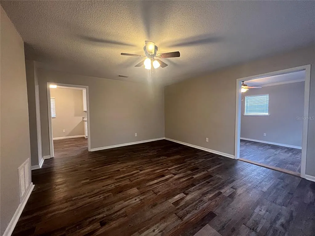 3 bed, 2.0 bath, 1512 sqft, $1,975 — Photo 3