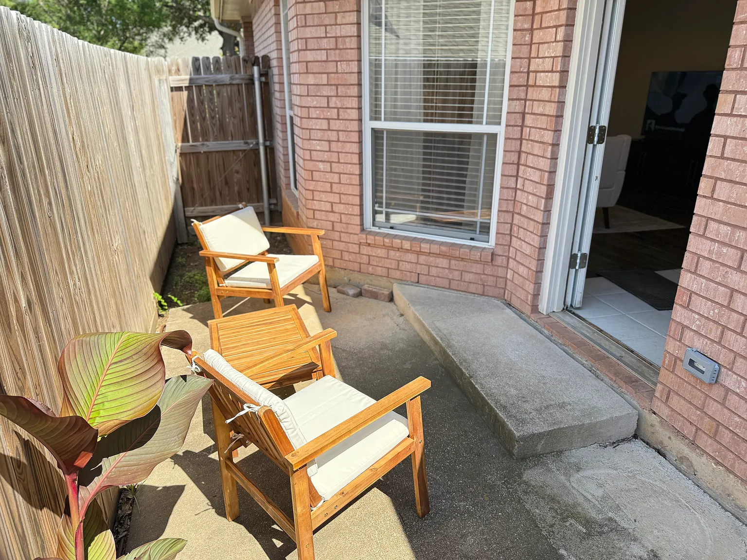 4610 Oak Club Dr — Photo 3