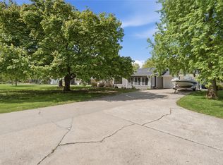 1417 Ashworth Rd, West Des Moines, IA 50265