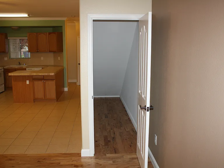 1456 Gibson Ave — Photo 13