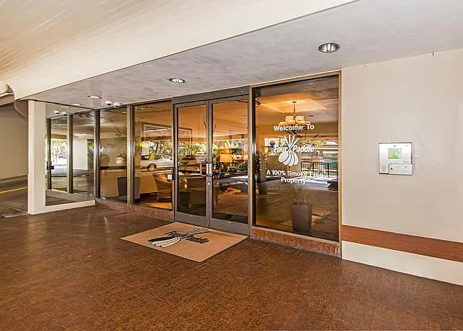 2140 Kuhio Ave #1604 — Photo 9