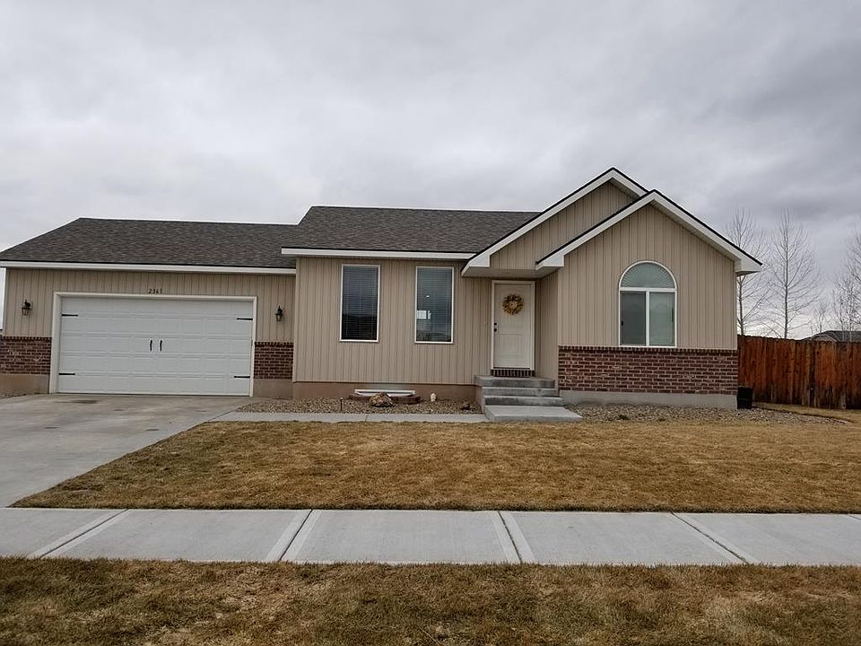 1st image of 2361 N Gladys Dr
