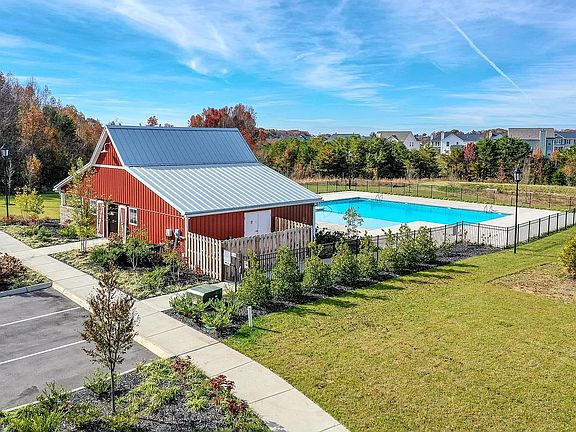 2nd image of 3050 Farmhouse Dr