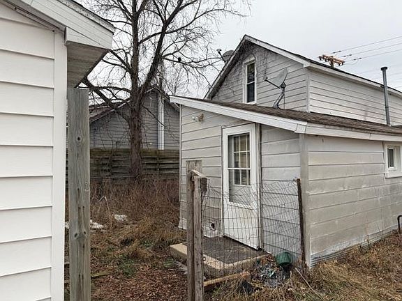 5th image of 293 Birch St