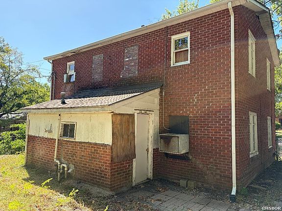 3rd image of 720 E 7th St