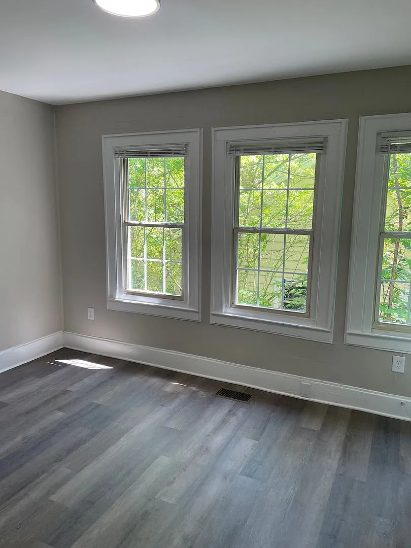 809 N Graham Avenue — Photo 3