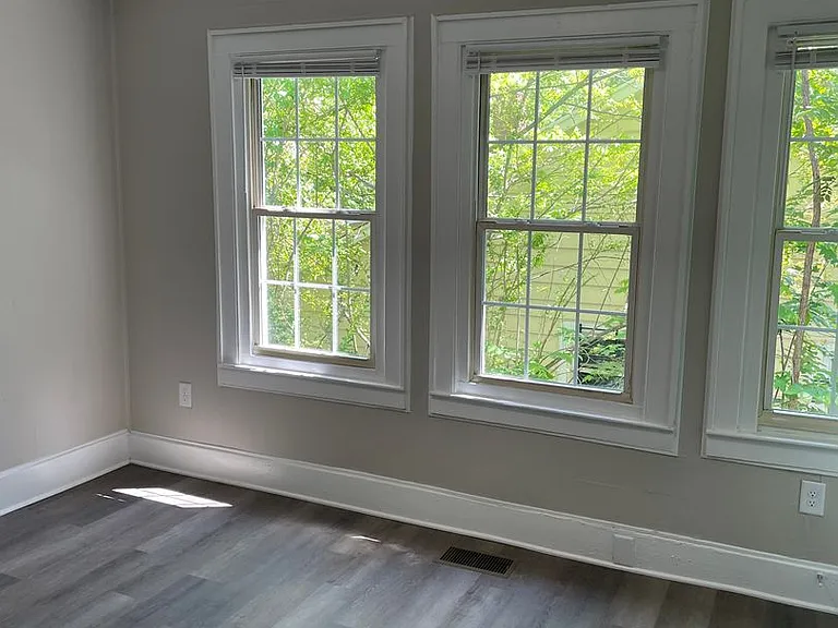 809 N Graham Ave — Photo 3