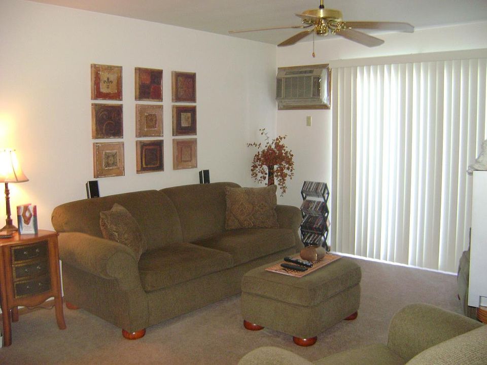 2nd image of N113W15280 Montgomery Dr APT 1