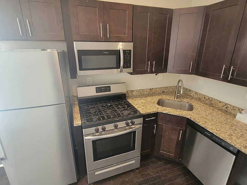 1st image of 202 Ogden Ave APT 3