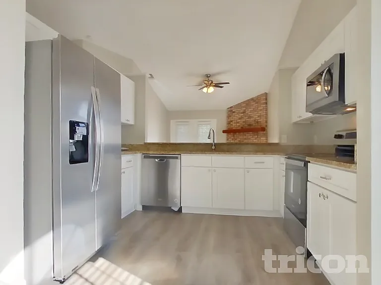 1021 Whittier Cir — Photo 8