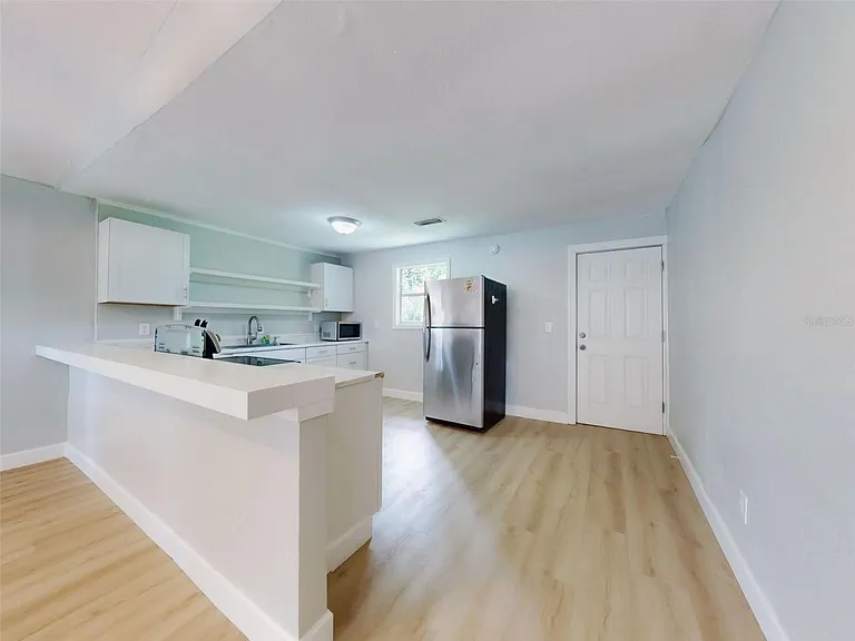 1103 Washington St — Photo 10
