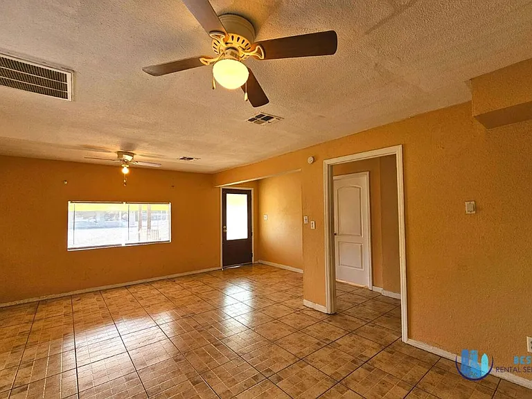 832 N Combee Rd — Photo 13