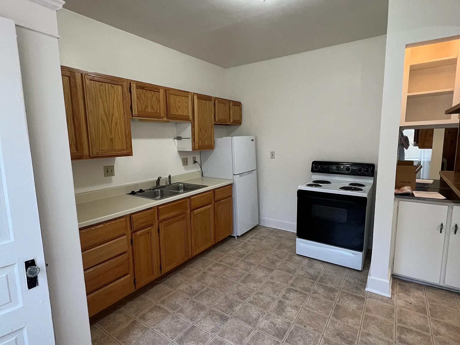 421 Abbot Rd — Photo 4