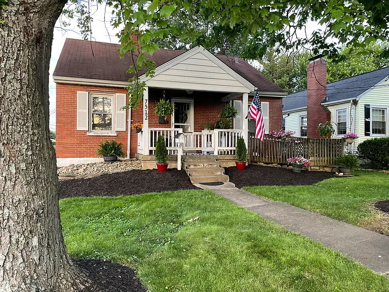 7512 Plainfield Rd — Photo 2