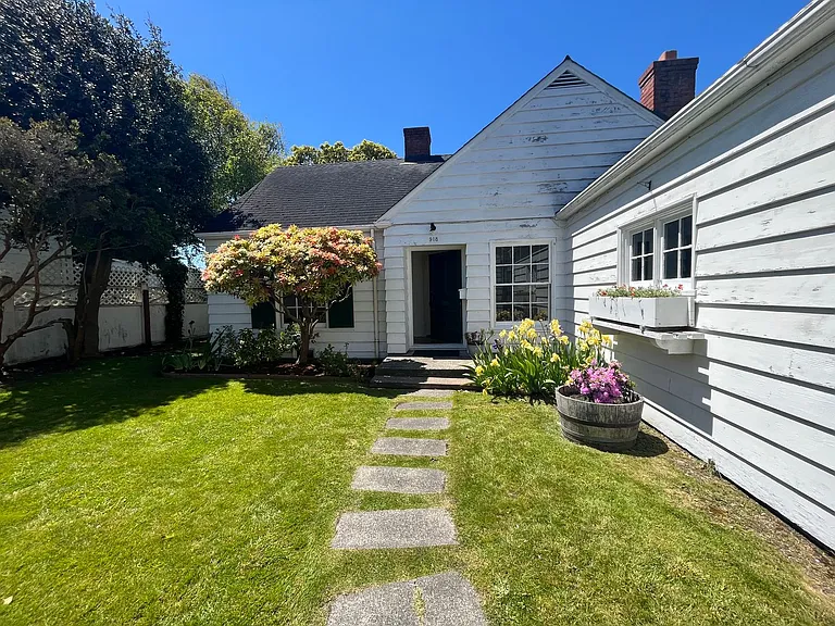 918 F St — Photo 1