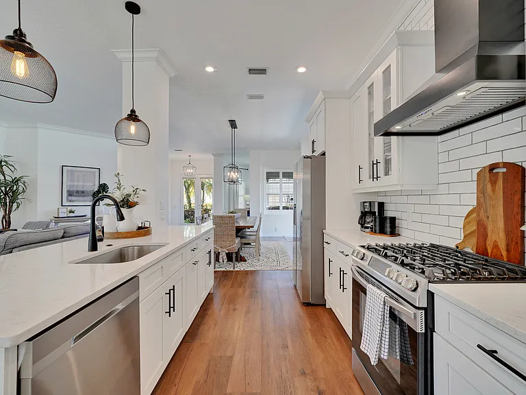 403 Bow Ln — Photo 4
