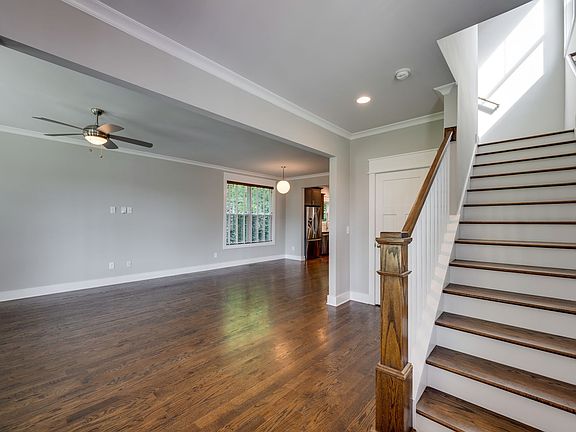 5th image of 700A Eastland Ct