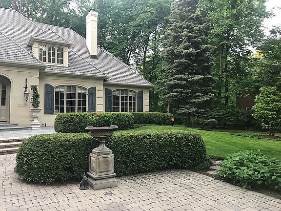 3rd image of 2025 Persimmon Dr