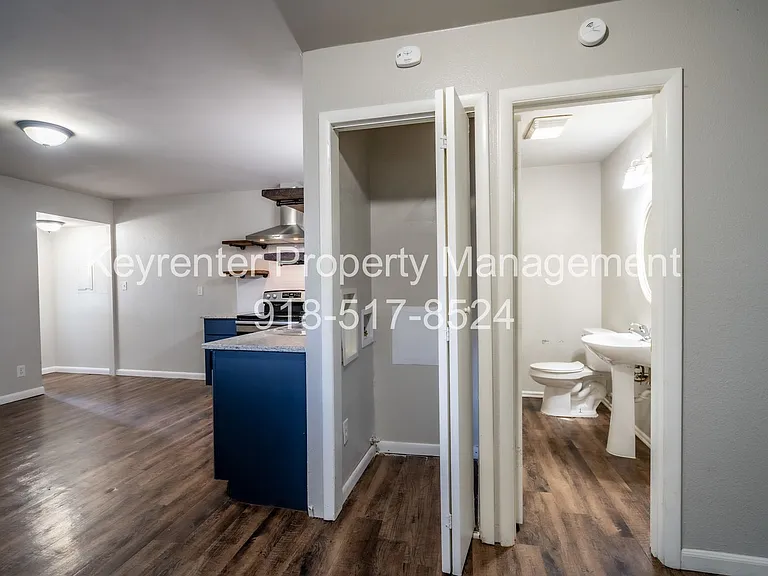 E 15th St Duplex — Photo 5
