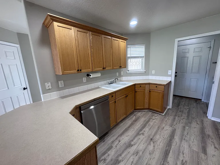 1700 NE Cinder Loop — Photo 11