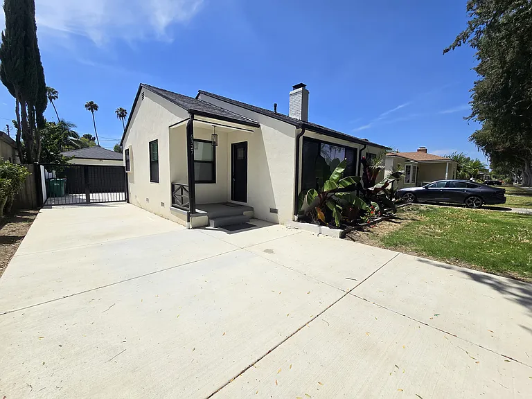 6327 California Ave — Photo 29