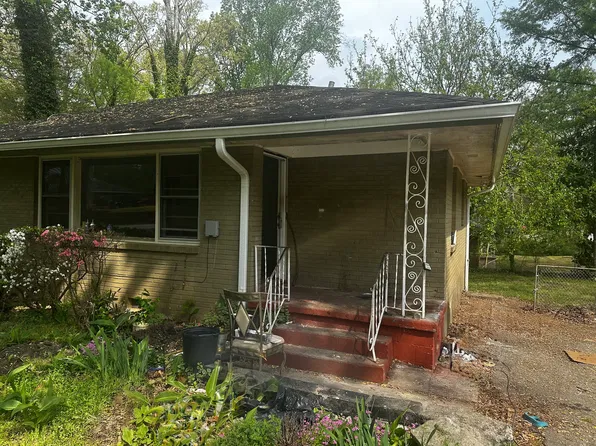 1174 Grace Dr, Forest Park, GA 30297
