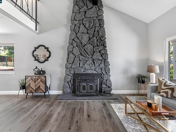 5th image of 1029 Doncaster Dr