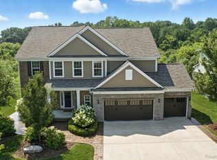 2066 Findley Cir, Lake Orion, MI 48360