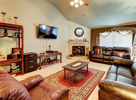 3rd image of 2913 Creekwood Ln
