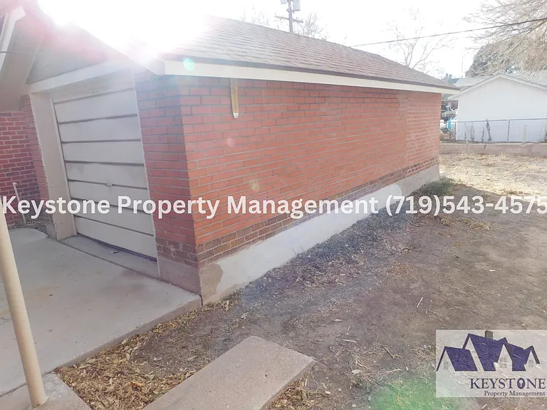 1233 Berkley Ave — Photo 17