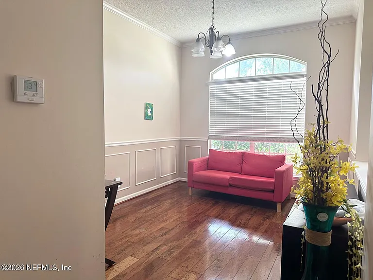 1932 Lyndhurst Dr — Photo 2