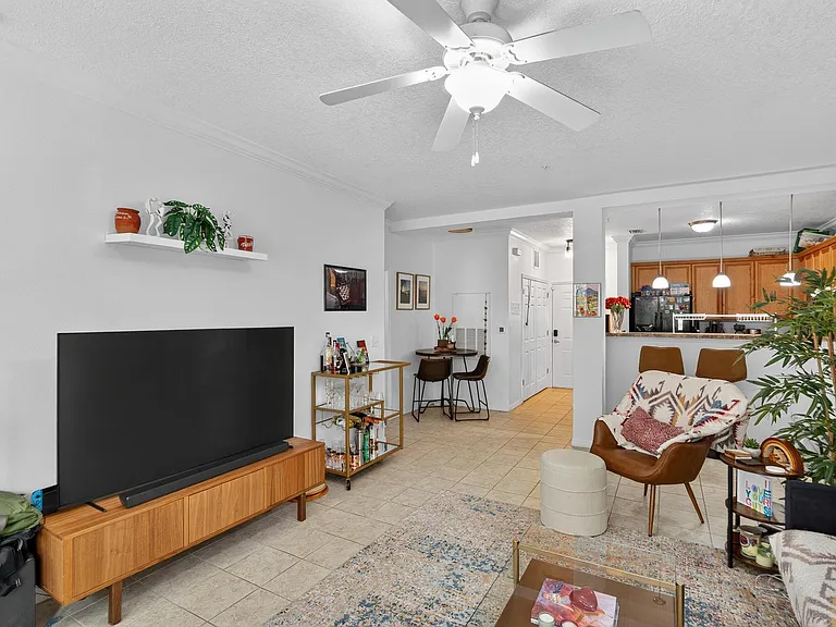 1185 SW 9th Rd #212 — Photo 5