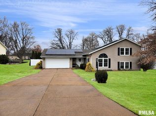 316 Pinecrest Dr, Metamora, IL
