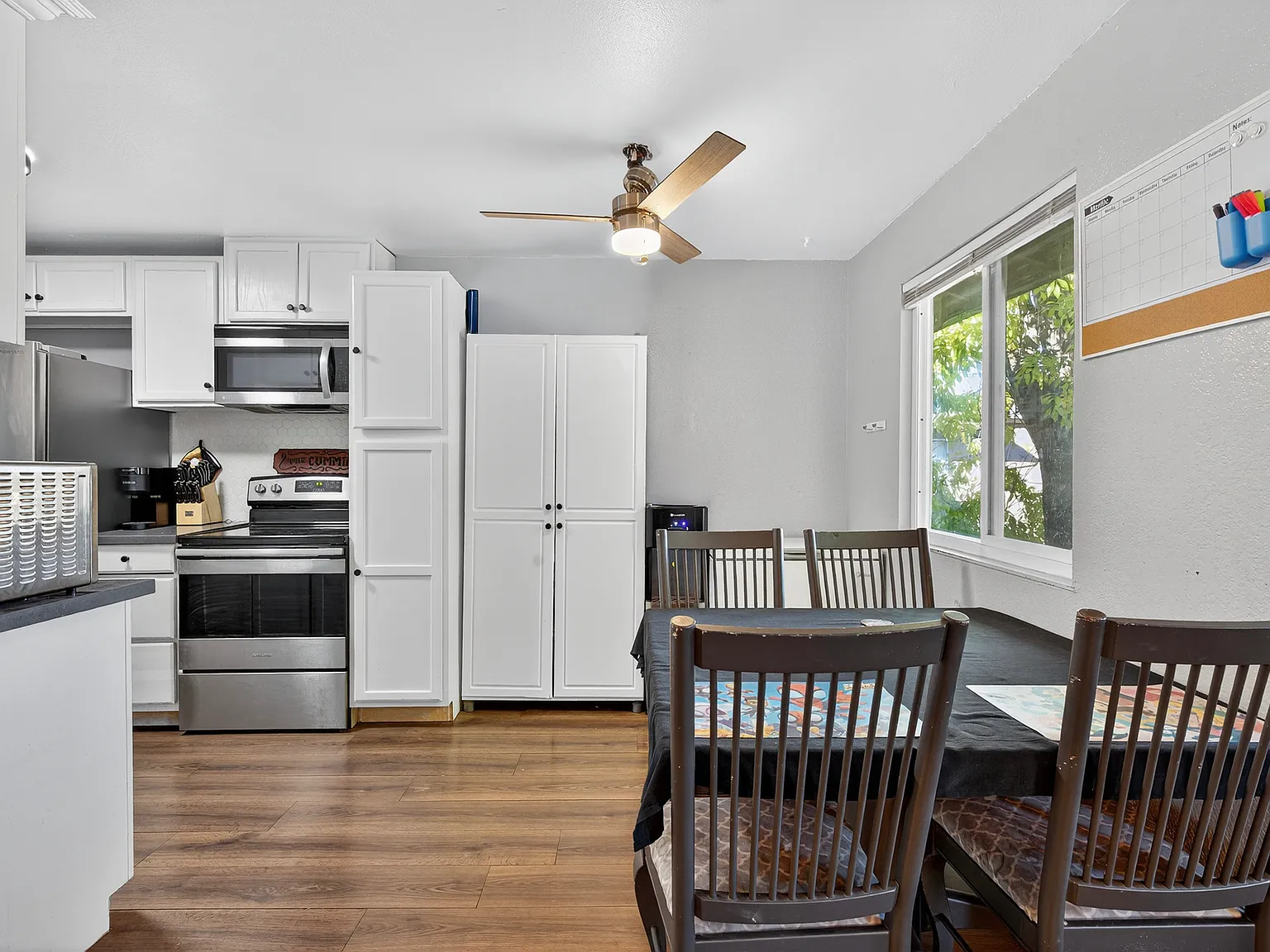2 bed, 695 sqft, $1,600 — Photo 3