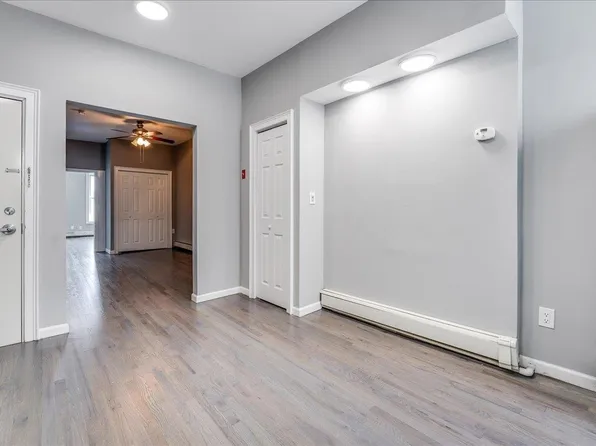 402 Grand Street image 16 of 20