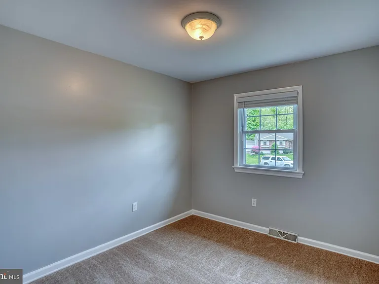 124 Hilldale Ct — Photo 30