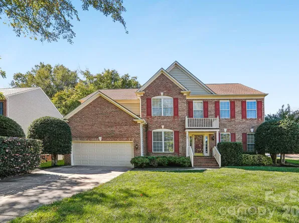 704 Meadow Lake Dr, Matthews, NC 28105