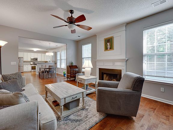 4th image of 206 Coopers Hawk Cir