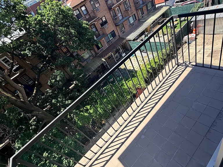 7542 Grand Central Pkwy N #4B — Photo 8