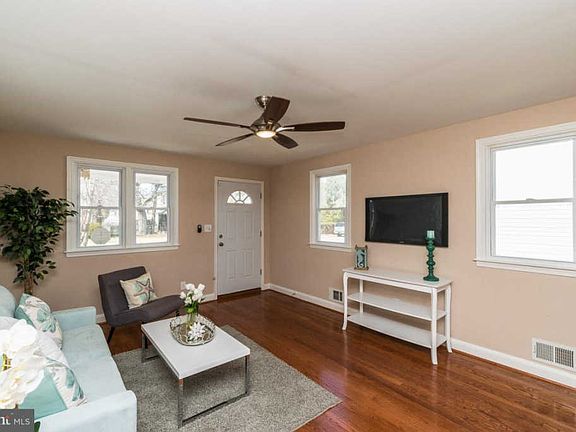 4th image of 5419 Hillburn Ave