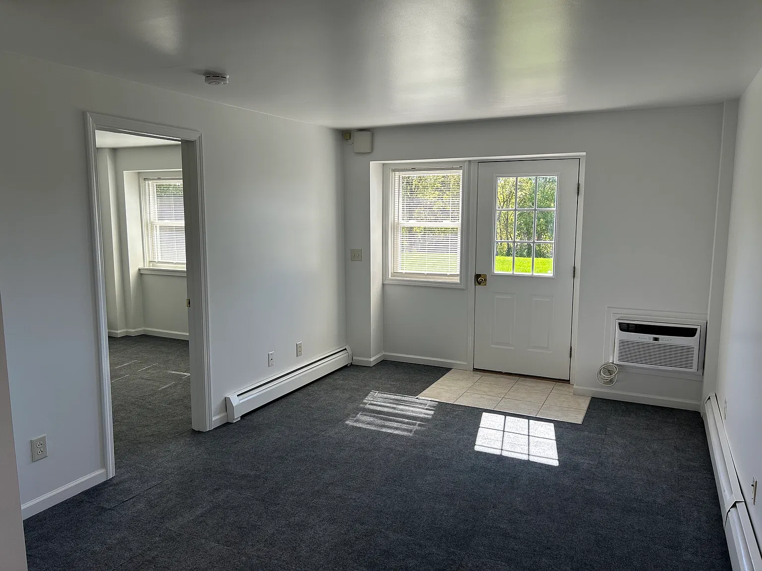 1 bed, 700 sqft, $1,050 — Photo 2