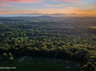 6 Stickles Rd, Hudson, NY 12534