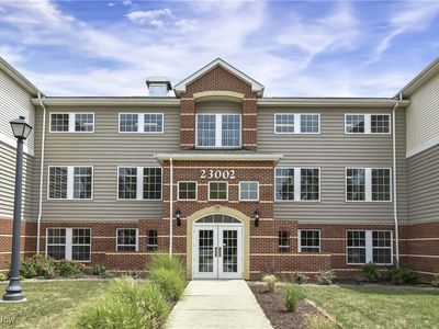 23002 Chandlers Ln APT 223, Olmsted Falls, OH, 44138
