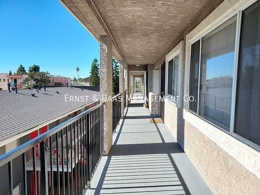 Charming 2-Bedroom, 2-Bathroom Condo-Style Apartment with Parking! — Photo 3