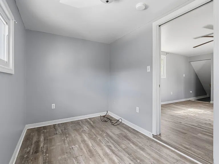 214 Campbell St — Photo 11