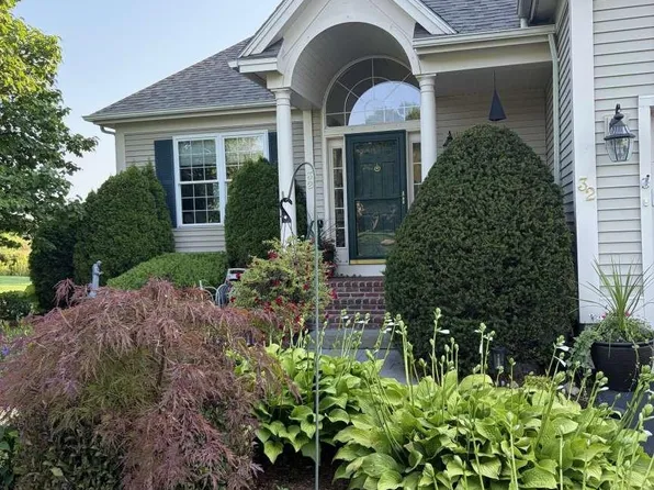 32 Four Sisters Road, South Burlington, VT 05403