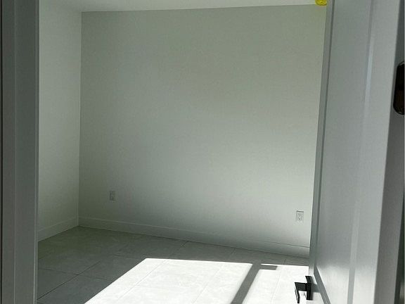 5th image of 1512 State Ave