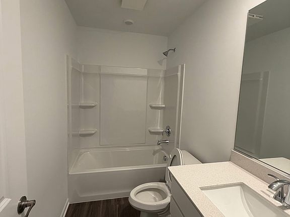 5th image of 12217 Dodwell St